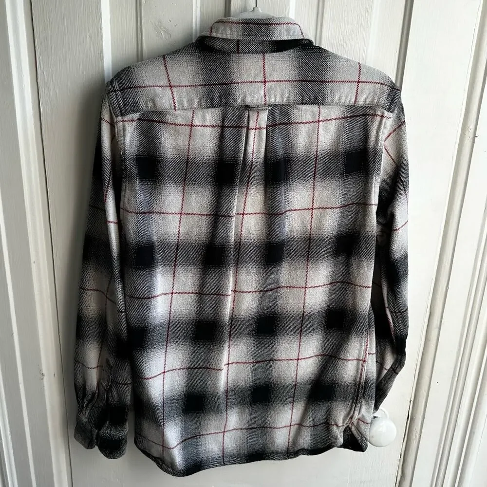 Levi’s Plaid Flannel Button-Down Shirt Size Medium